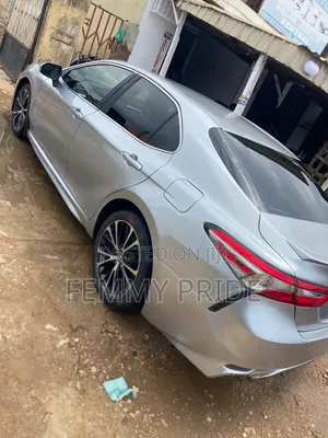 Toyota Camry 2019 Silver