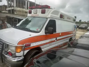 Ford E350 2005 White