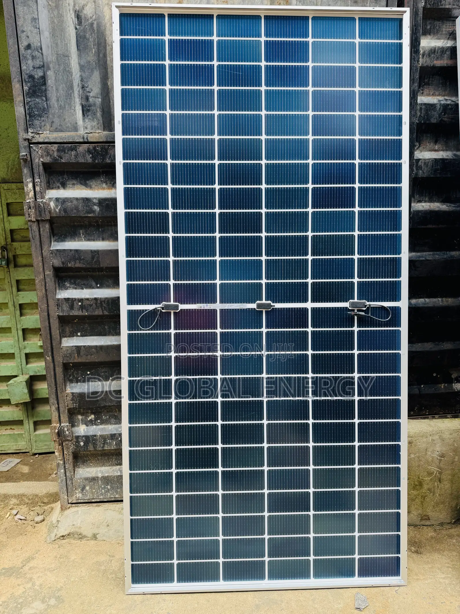 585w Jinko Solar Panels
