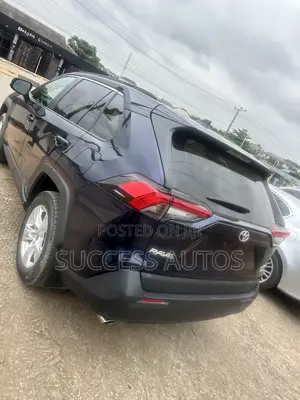 Toyota RAV4 2020 Blue