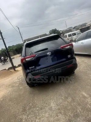 Toyota RAV4 2020 Blue