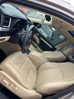 Toyota Highlander XLE V6 4x4 (3.5L 6cyl 6A) 2016 Gold