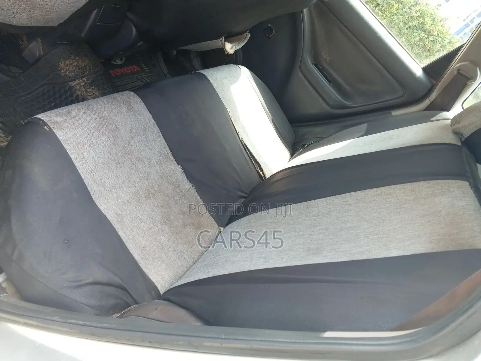 Pontiac Vibe 2004 Silver
