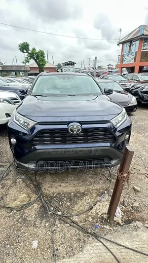 Toyota RAV4 2020 Blue
