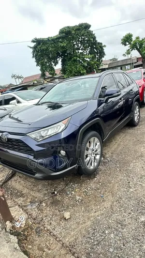 Toyota RAV4 2020 Blue