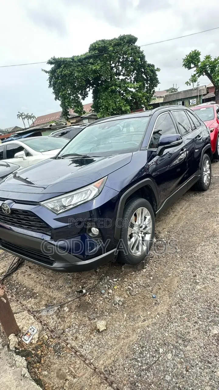 Toyota RAV4 2020 Blue