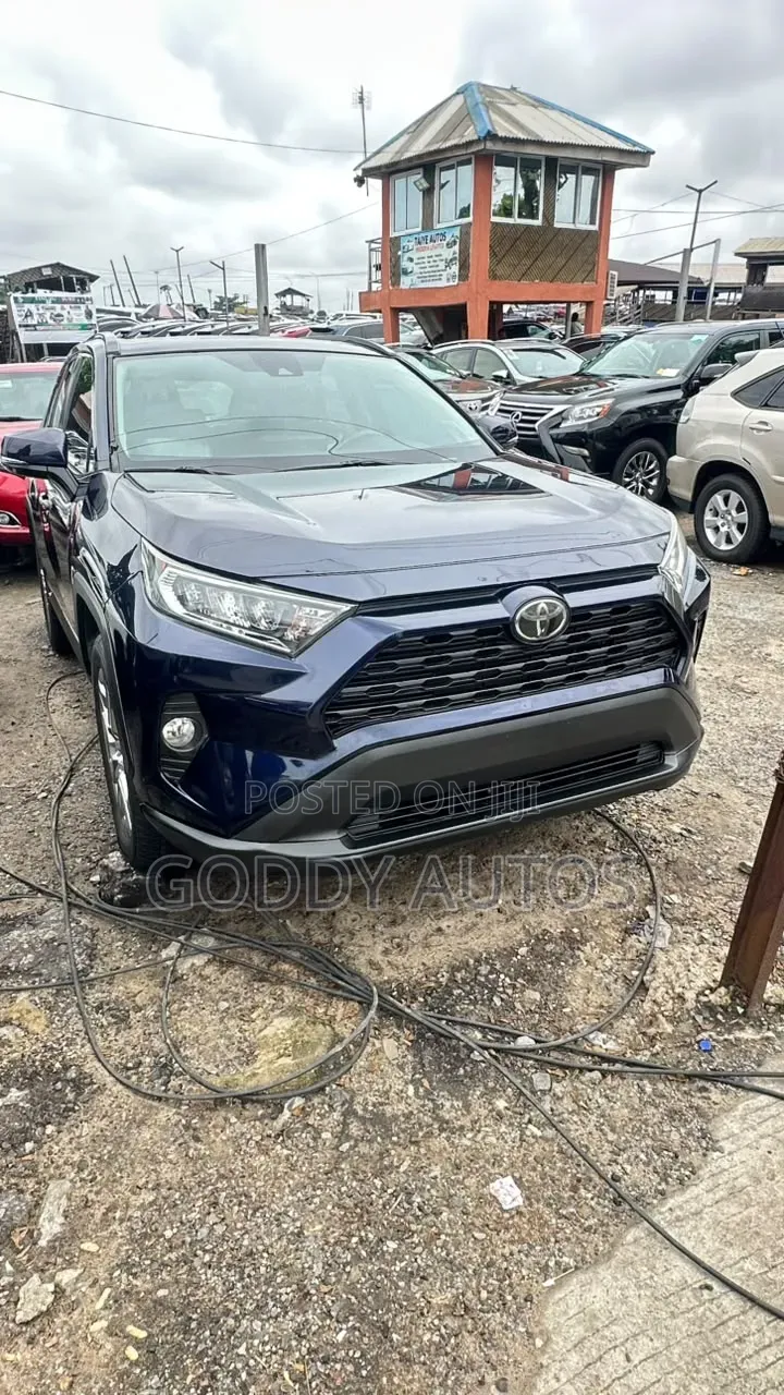 Toyota RAV4 2020 Blue