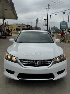 Honda Accord Touring 4dr Sedan FWD (3.5L 6cyl 6A) 2013 White