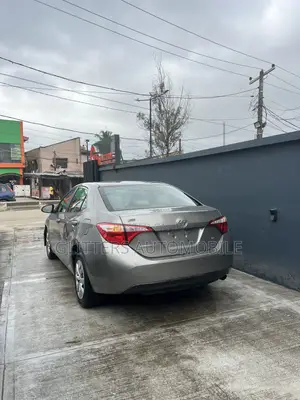 Toyota Corolla L 4dr Sedan (1.8L 4cyl Manual) 2016 Gold