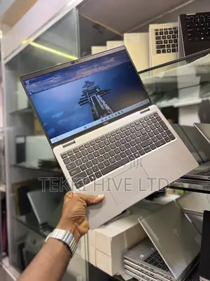 Laptop Dell Latitude 5550 16GB Intel Core Ultra 7 SSD 512GB