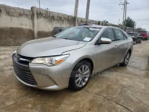 Toyota Camry 2016 Gold