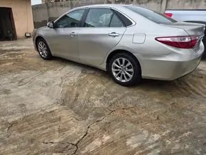 Toyota Camry 2016 Gold