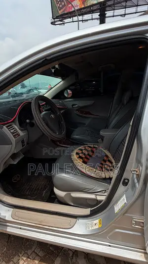 Toyota Corolla LE 4dr Sedan (1.8L 4cyl 4A) 2013 Silver