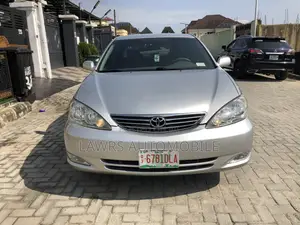 Toyota Camry LE 4dr Sedan (2.4L 4cyl 5A) 2005 Silver