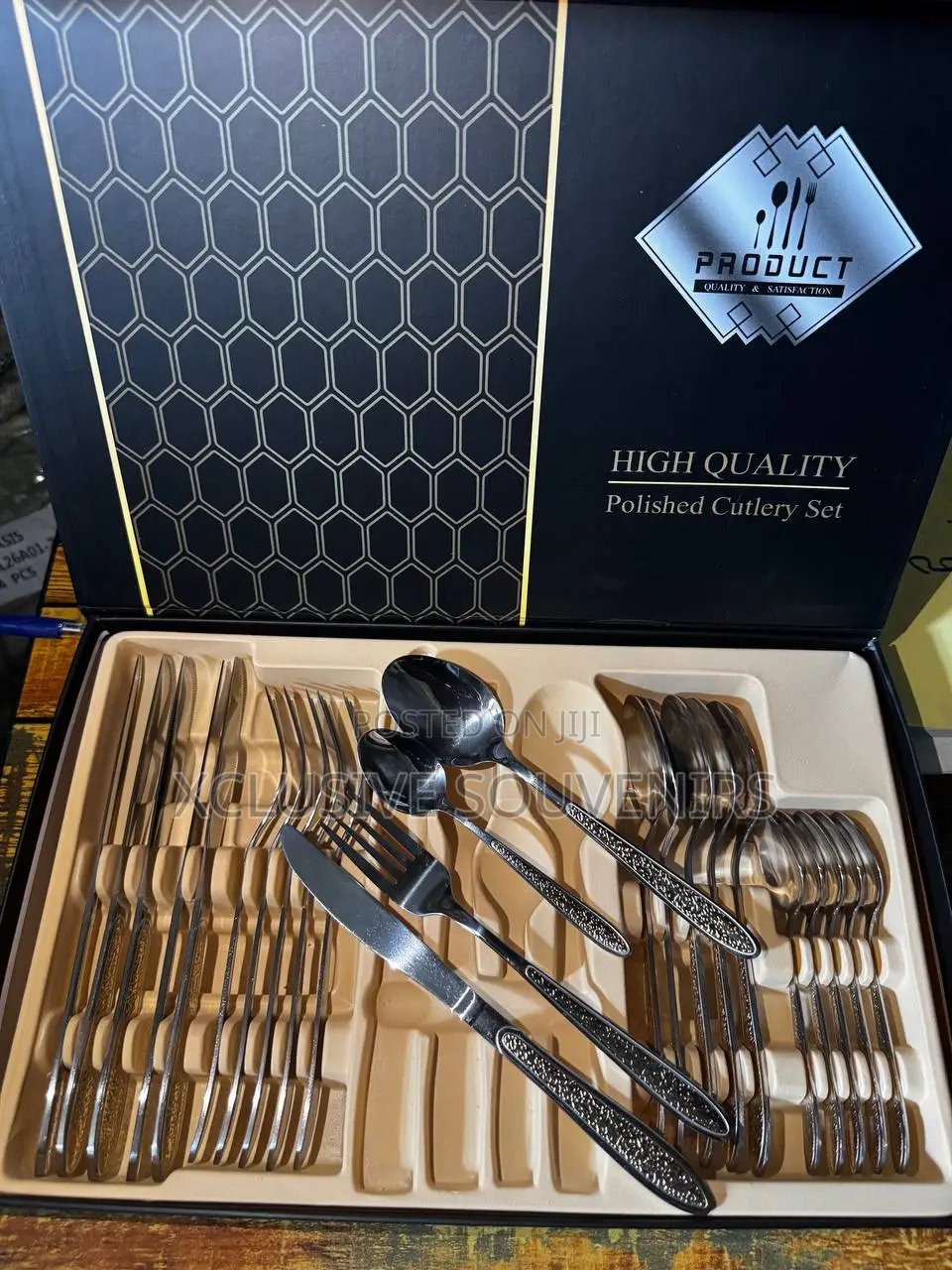 24Pcs Boxed Cutlery Set in Gold and Silver