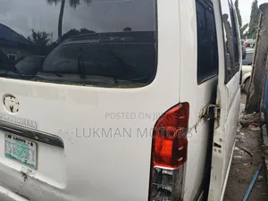 Toyota HiAce 2012 White