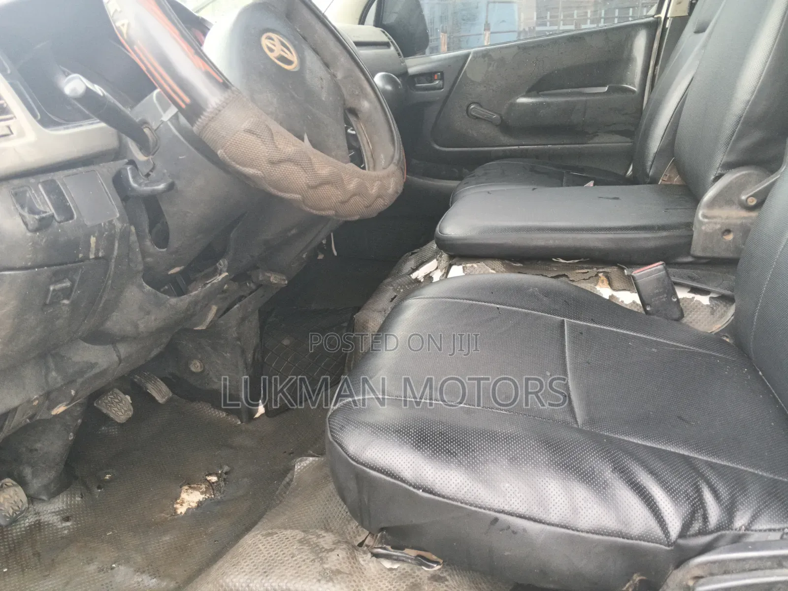 Toyota HiAce 2012 White
