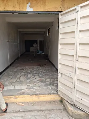 Mini Warehouse to Let