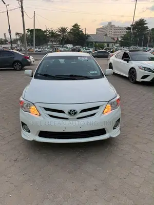 Toyota Corolla S Special Edition 4dr Sedan (1.8L 4cyl 4A) 2013 White