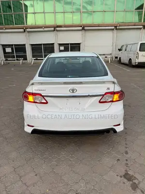 Toyota Corolla S Special Edition 4dr Sedan (1.8L 4cyl 4A) 2013 White