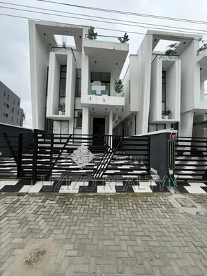 5bdrm Duplex in Chevron for sale