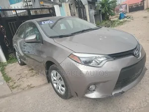 Toyota Corolla 2015 Gold