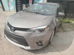 Toyota Corolla 2015 Gold