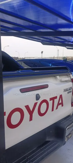 Toyota Hilux 2022 White