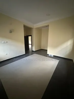 4bdrm Duplex in In An Estate After for rent