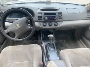 Toyota Camry LE 4dr Sedan (2.4L 4cyl 4A) 2004 Gold