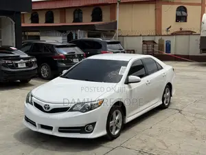 Toyota Camry SE 4dr Sedan (2.5L 4cyl 6A) 2014 White