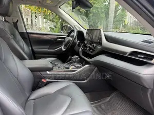 Toyota Highlander Limited AWD 2023 Blue