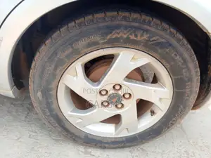 Pontiac Vibe 2004 Silver