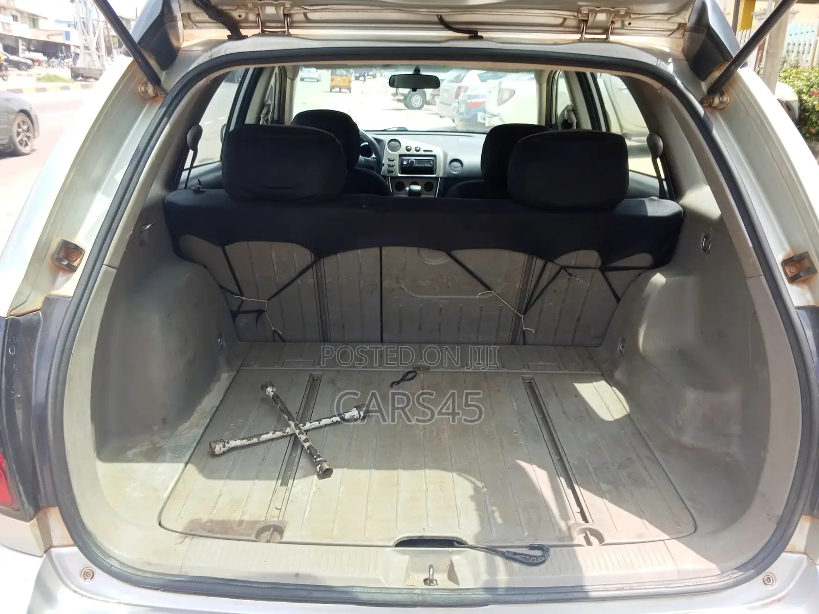 Pontiac Vibe 2004 Silver