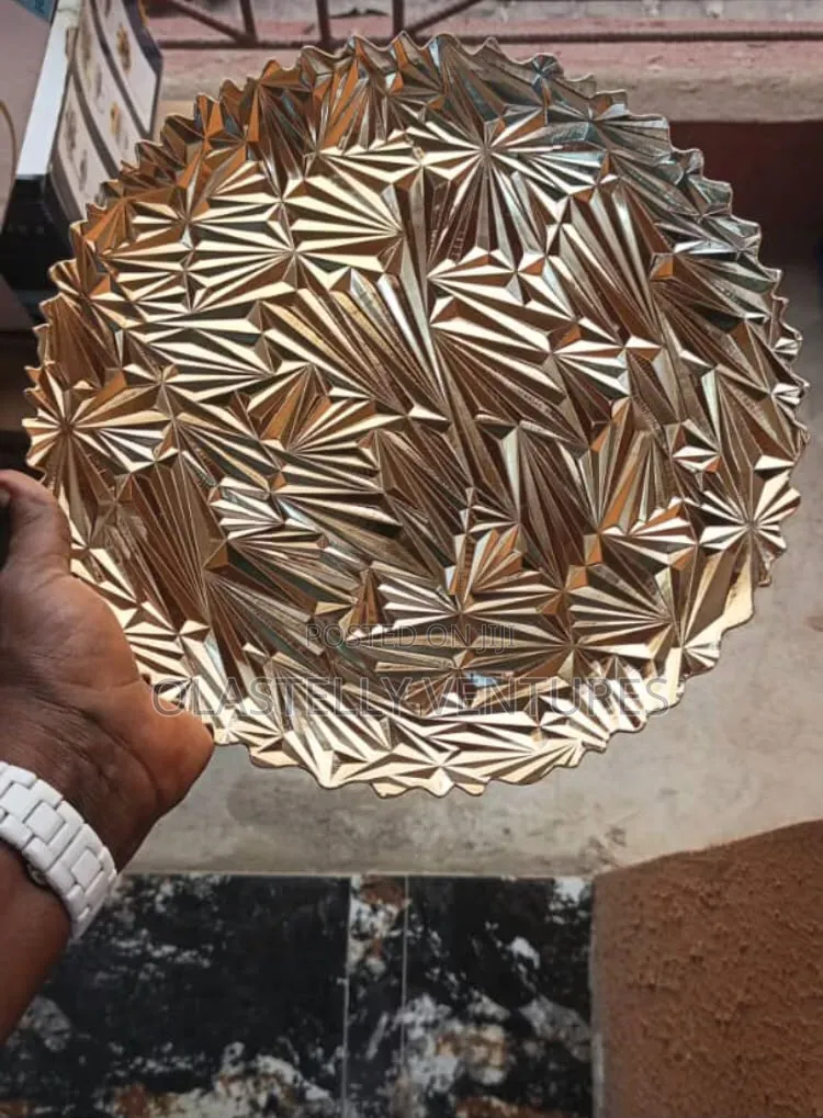 Charger Plate. Chid, Tem