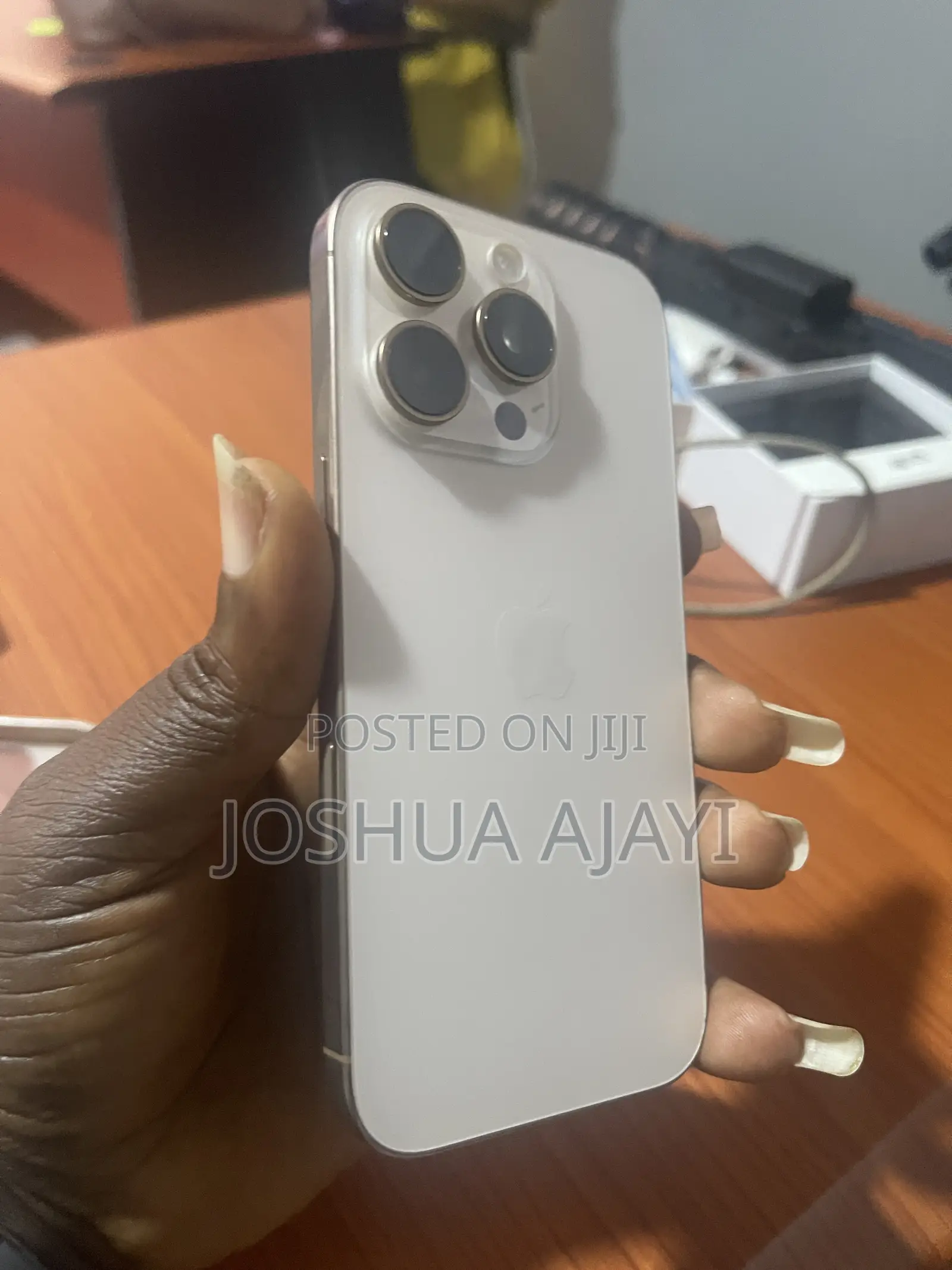 Apple iPhone 16 Pro 1 TB Gold