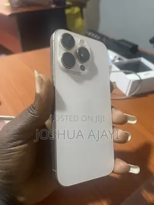 Apple iPhone 16 Pro 1 TB Gold