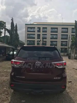 Toyota Highlander XLE 4dr SUV AWD (3.5L 6cyl 6A) 2015 Burgundy