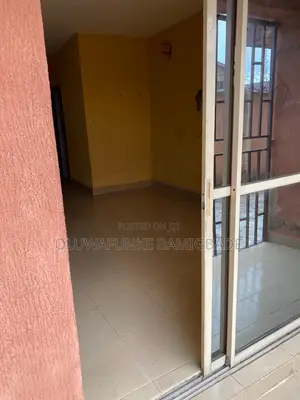 3bdrm Block of Flats in Iyana School, Iba / Ojo for rent