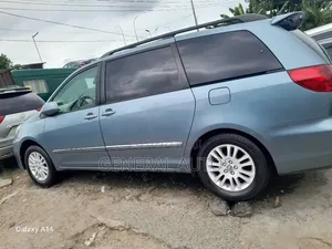 Toyota Sienna 2009 Blue