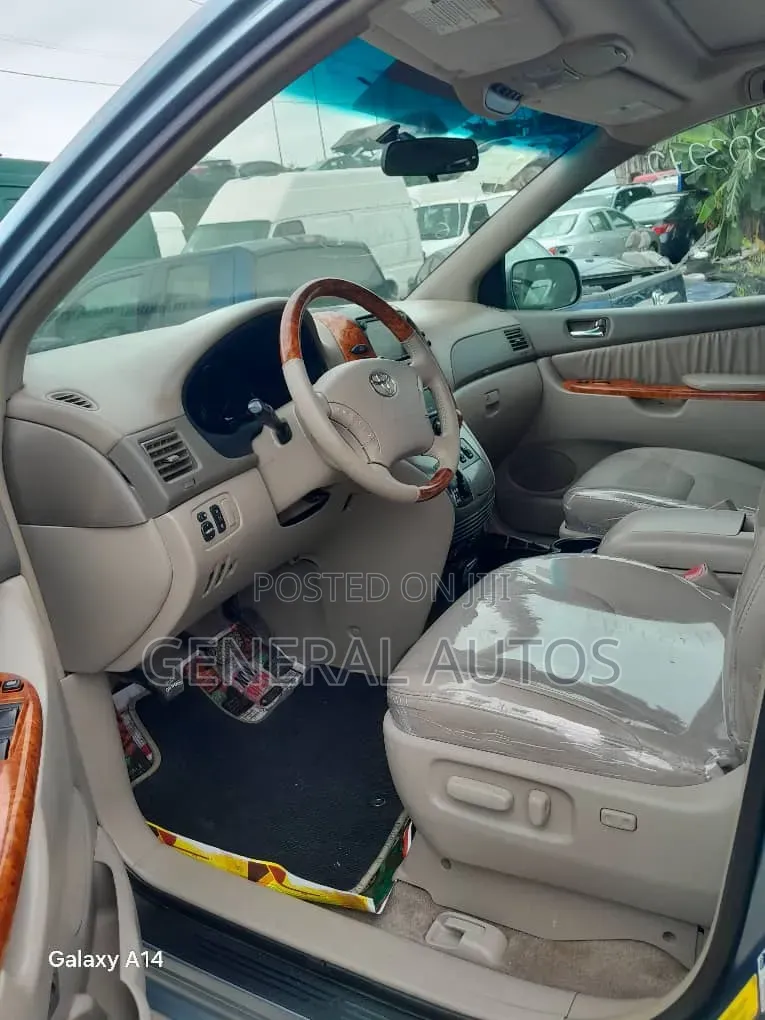 Toyota Sienna 2009 Blue