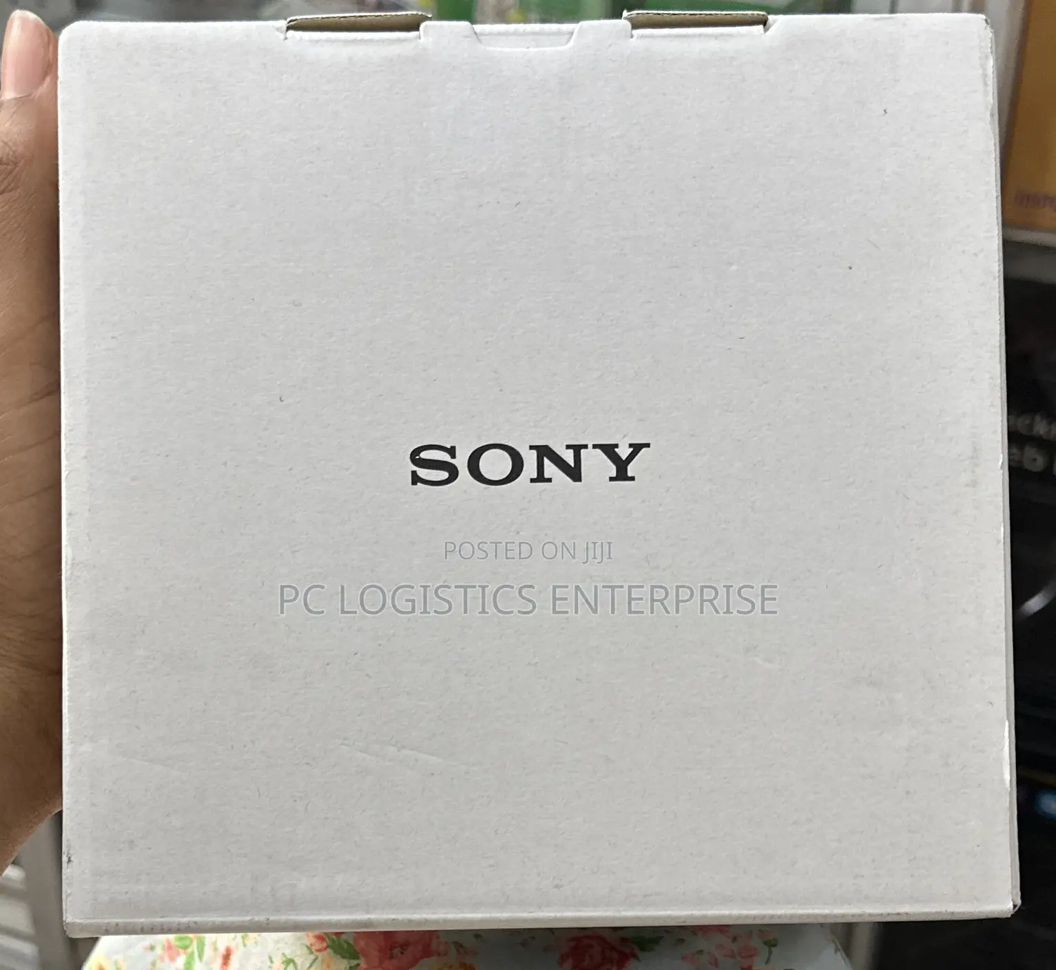 Sony Alpha 7 v Mirrorless Camera
