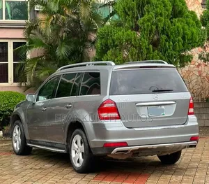 Mercedes-Benz GL-Class 2010 Silver