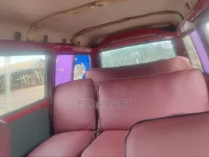 Nissan Vanette 1995 Red