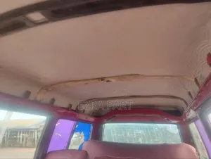 Nissan Vanette 1995 Red