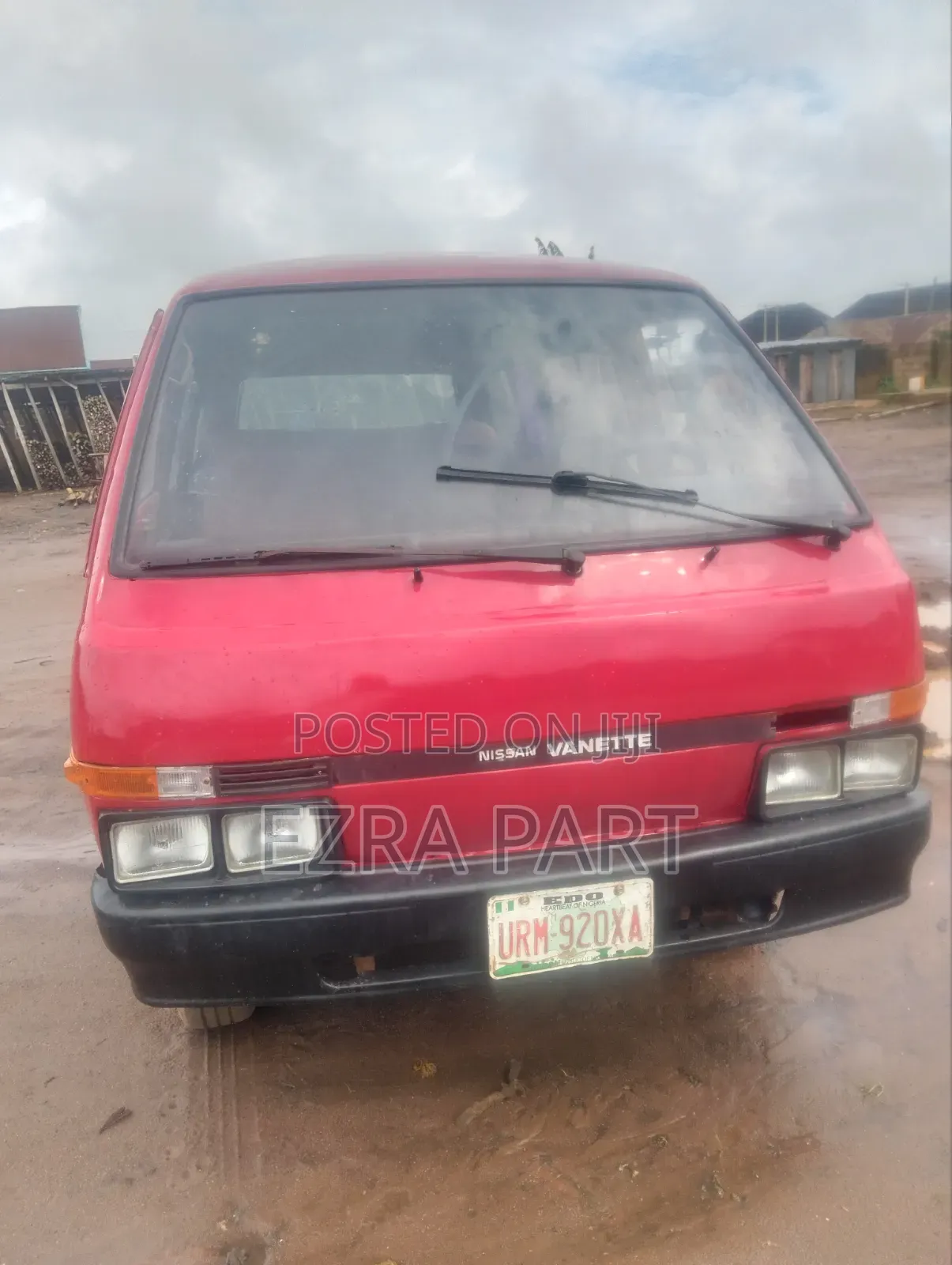 Nissan Vanette 1995 Red