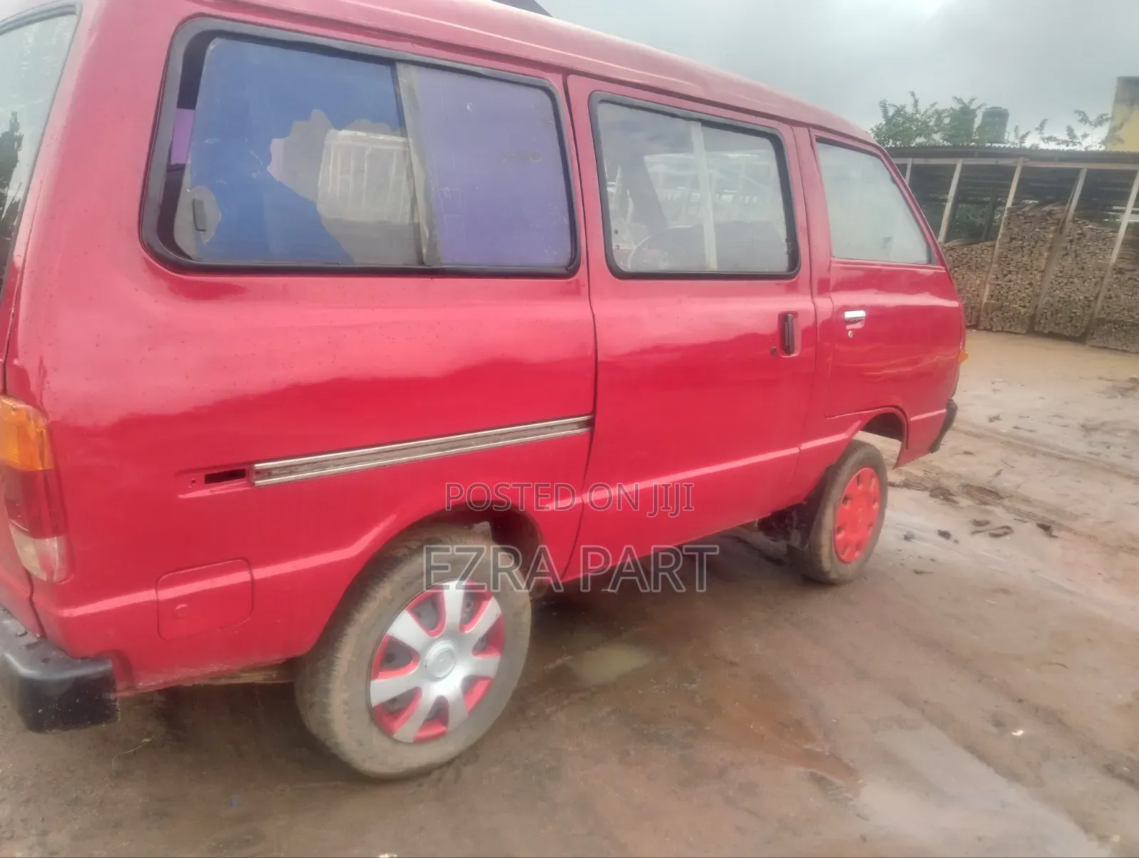 Nissan Vanette 1995 Red