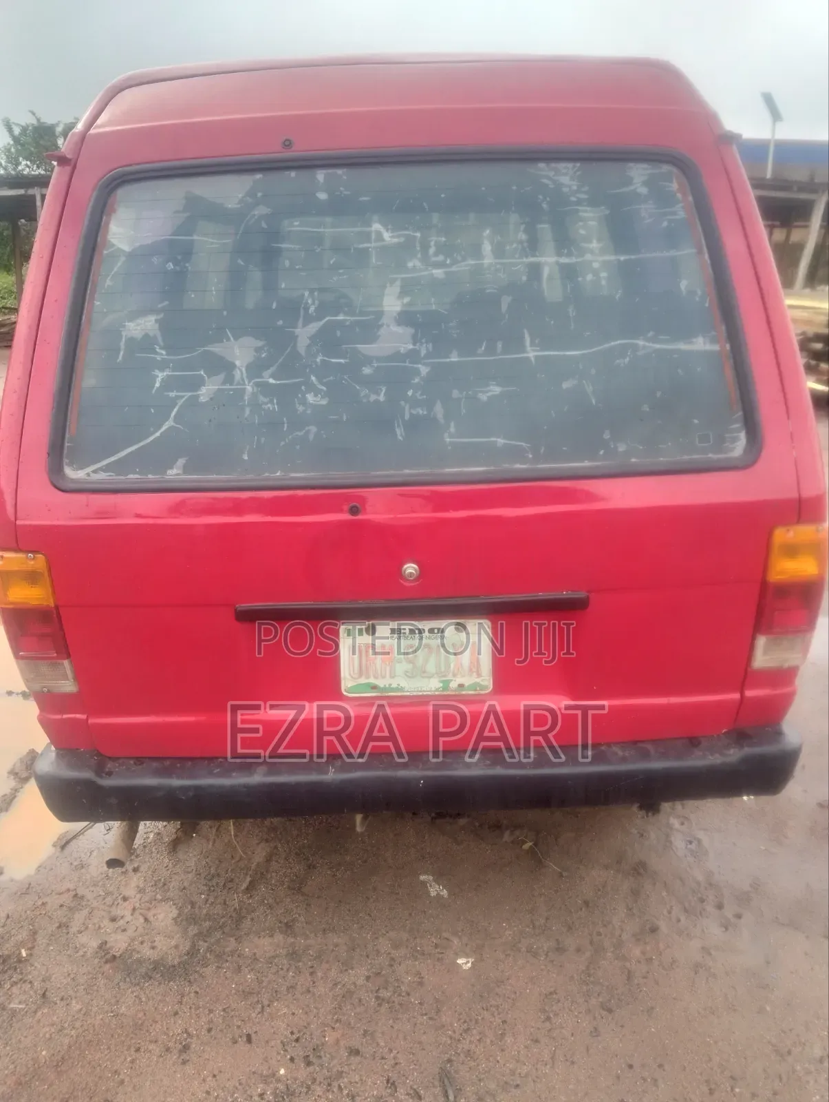 Nissan Vanette 1995 Red