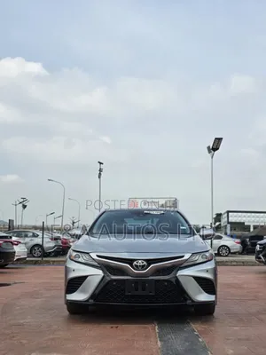 Toyota Camry 2018 Silver