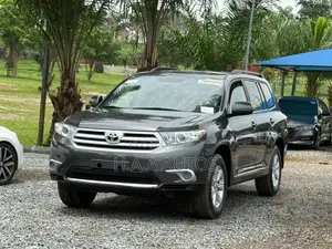 Toyota Highlander SE 2012 Gray